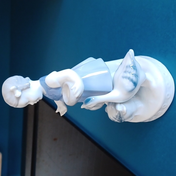 Vintage Girl Feeding Geese, perfect condition - Picture 2 of 7